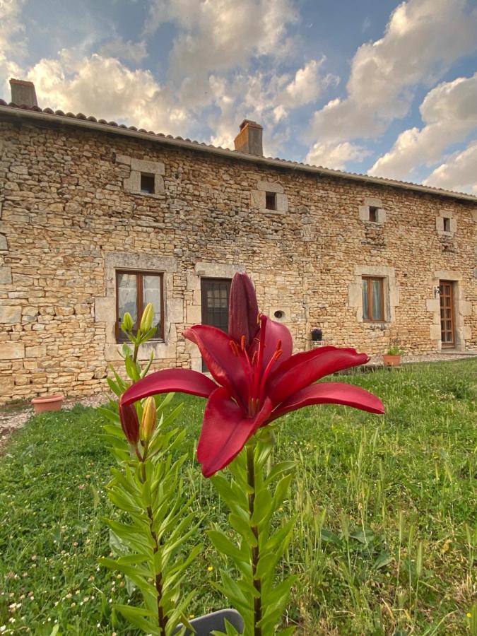 Le Papillon Savigne Exterior foto